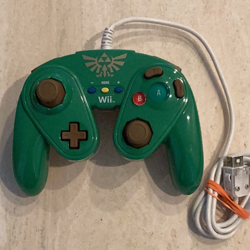 Nintendo Zelda Wired Fight Pad Controller Link Wii Wii U Green Gold
